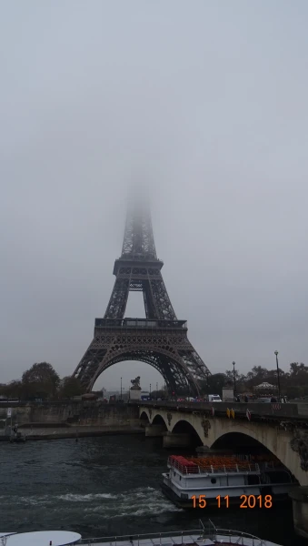 Tour Eiffel... 