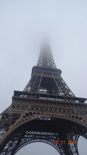 Tour Eiffel... 