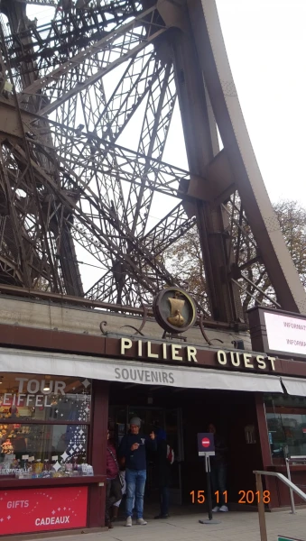 Tour Eiffel: самый-самый низ!