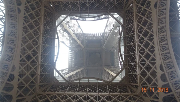 Tour Eiffel...