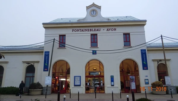 Fontainebleau Avon, курс - на Париж...