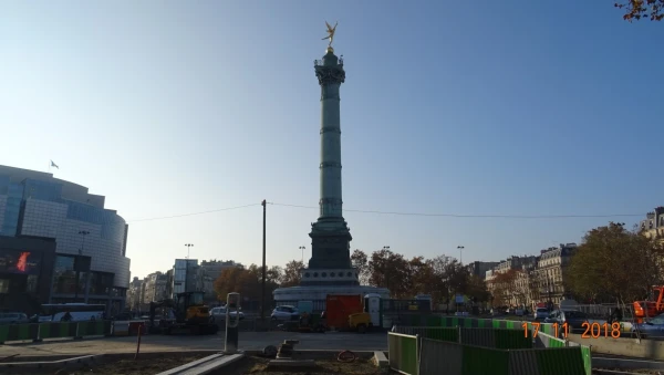 Площадь Бастилии. Начало 8-ми километровой прогулки по Парижу...