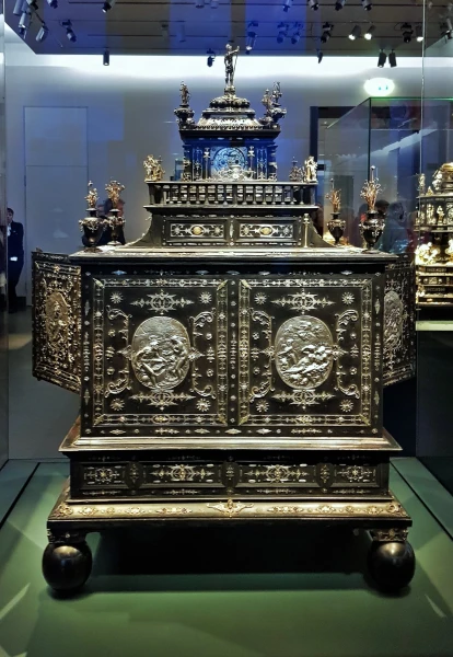 Ореховый кабинет 1600 г.