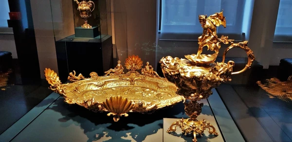 Набор для омовения рук розовой водой, 1629 г.