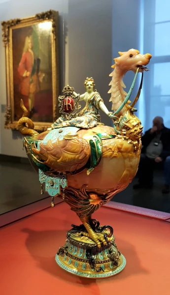 Кувшин с волшебницей Медеей, Милан 1590 г.