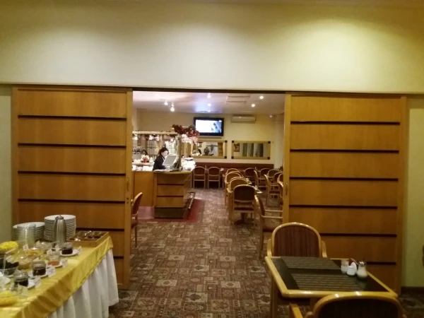 в ресторане