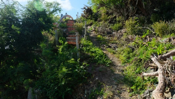 Остров Jost Van Dyke (Йост Ван Дайк). Пляж White Bay. Переход с одной части пляжа на другую