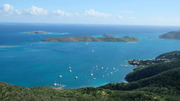 Остров Virgin Gorda (Британские Виргинские острова). Спэниш Таун.