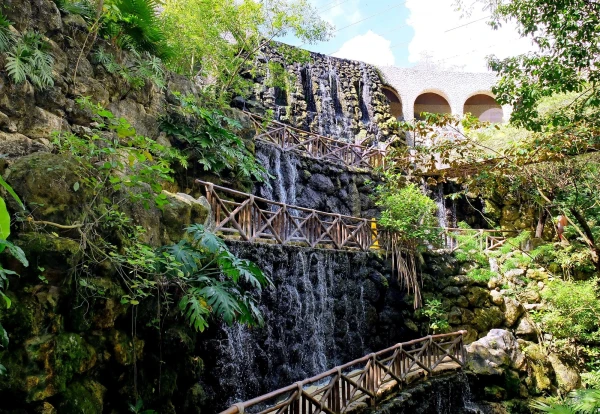 Территория парка Шкарет (Xcaret Park)  