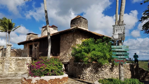 Altos de Chavоn