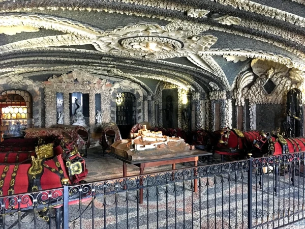 На Изола Белла (Isola Bella). В гроте Палаццо Реале