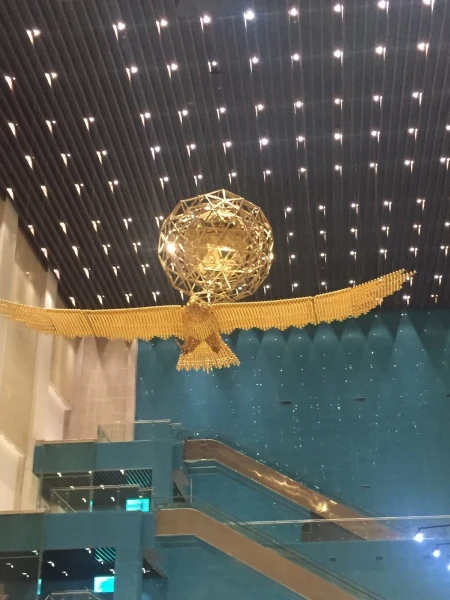 золотой беркут под крышей музея