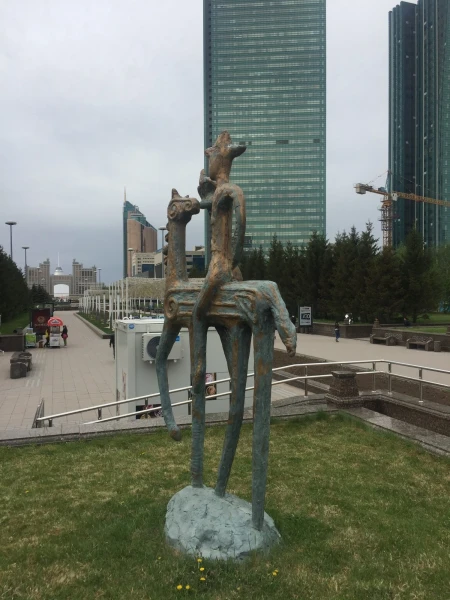 тоже скульптурка на бульваре