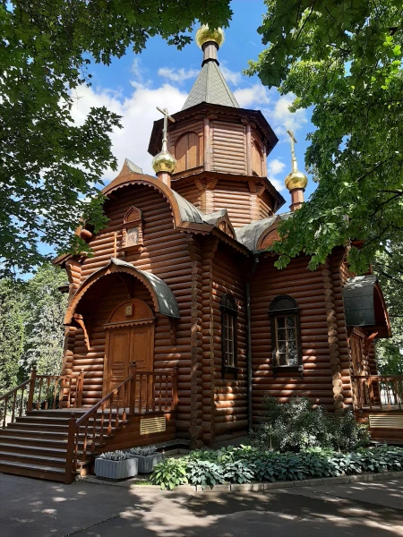 Церковь иконы Божией Матери "Державная" у храма Христа Спасителя