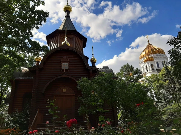 Церковь иконы Божией Матери "Державная" у храма Христа Спасителя