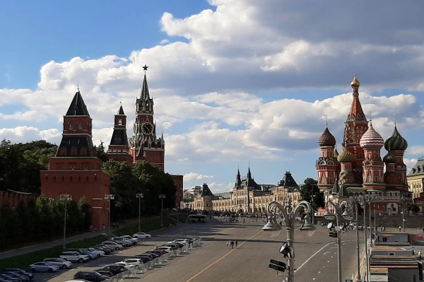 Вид на Красную площадь с Большого Москворецкого моста
