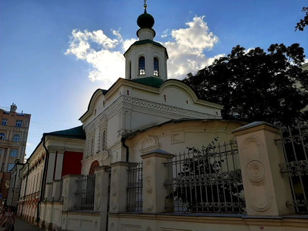 Черниговский переулок. Церковь Михаила и Федора Черниговских, 1675 г.