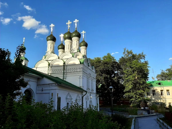 Черниговский переулок. Церковь Михаила и Федора Черниговских, 1675 г.