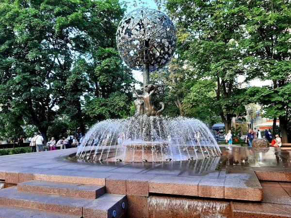 Ул. Пятницкая. Фонтан "Адам и Ева"