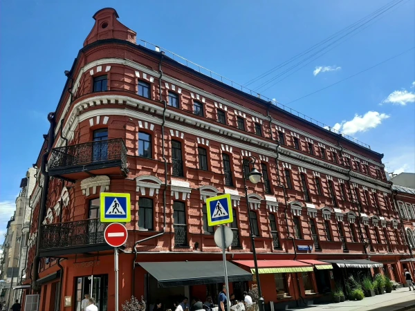 В Спиридоньевском переулке