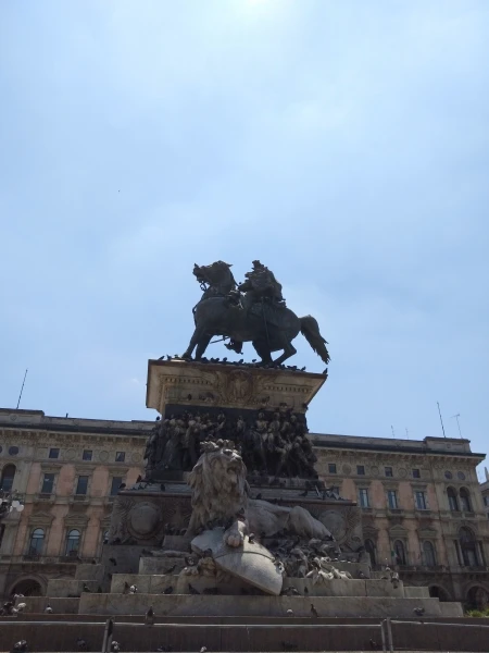Милан.