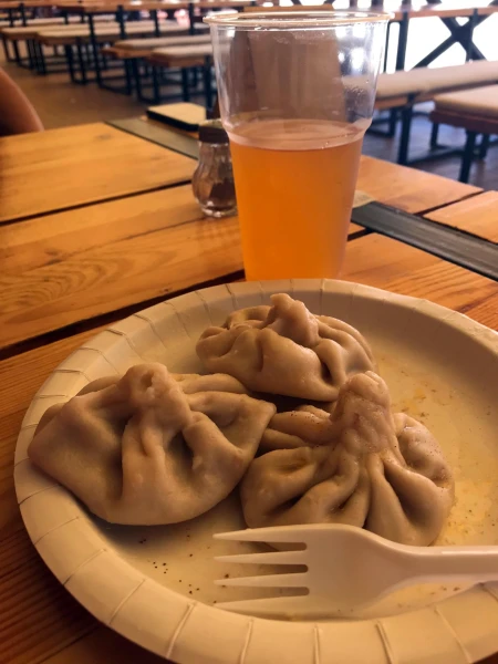 Быстрый перекус в летнем кафе