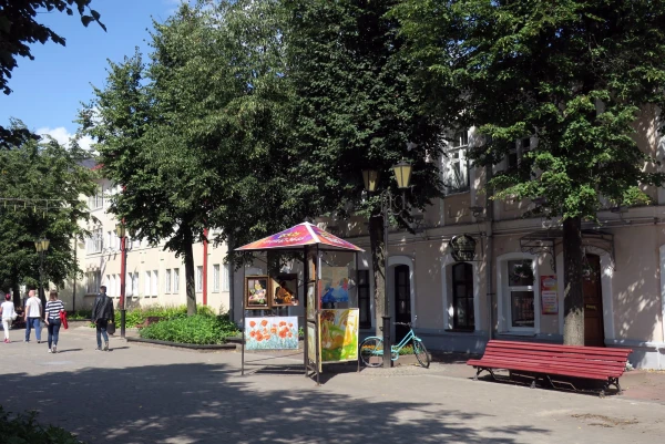 На пешеходной улице Суворова