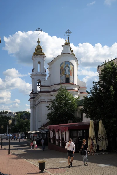 По улице Суворова спускаемся кВоскресенской церкви