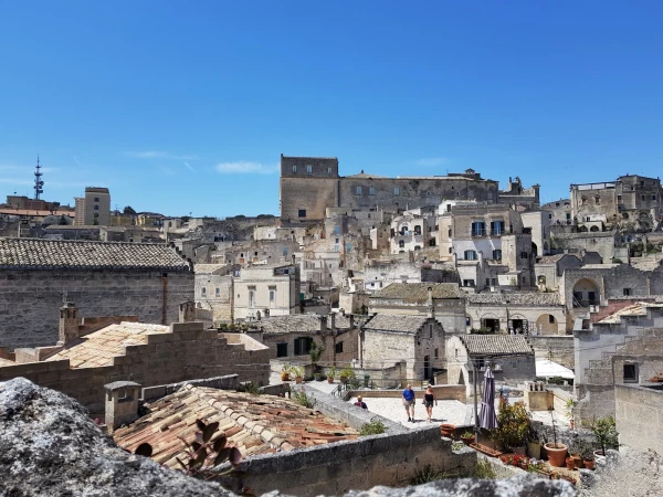 Вид на Матеру с площадки церкви Rupestre di Santa Maria di Idris