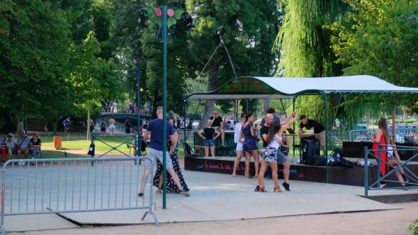 Парк Европы. Урок танцев