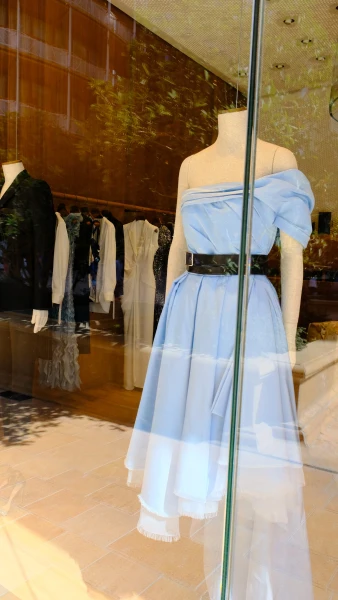 Очень мне это платьишко приглянулось от Alexander McQueen