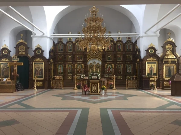 Вид на иконостас с клироса