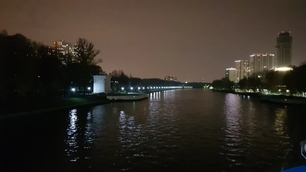 По каналу имени Москвы: Химки...