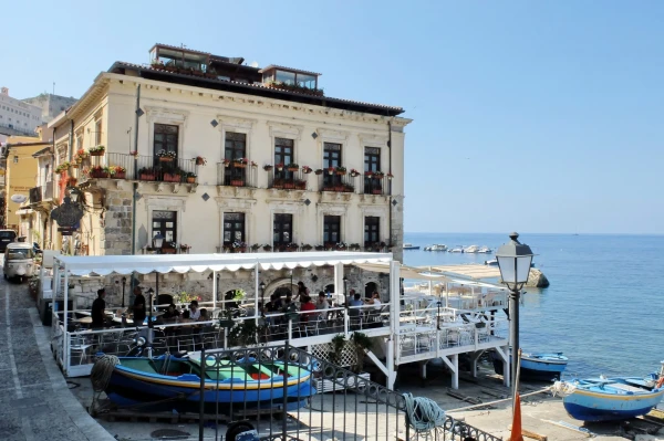 Город Шилла (Scilla), старый рыбацкий квартал Кьяналея (Chianalea) 