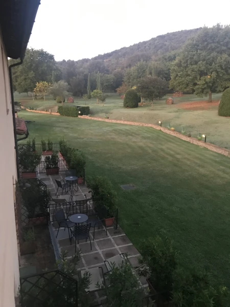 Hotel Casolare Le Terre  Rosse вид из номера. Гробовая тишина