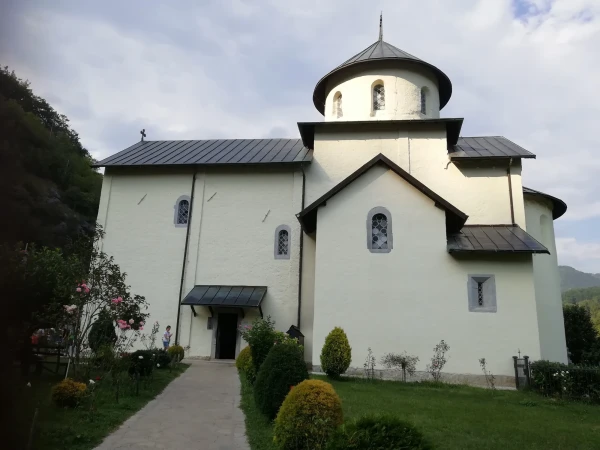 Монастырь Морача построен в середине XIII века