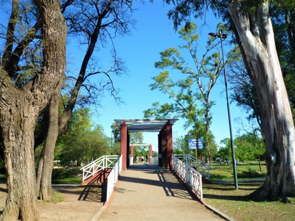 Парк Сармьенто (Parque Sarmiento)
