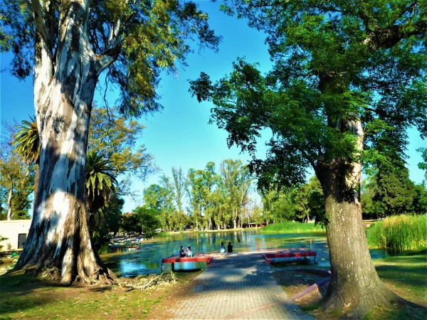 Парк Сармьенто (Parque Sarmiento)