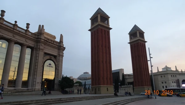 Plaza de Espana. Torres venecianas 