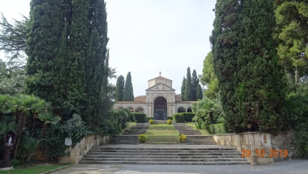 Parrquia de Santa Maria de Montserrat de Pedralbes (Carrer dels Moneders, 12-16, Barcelona)