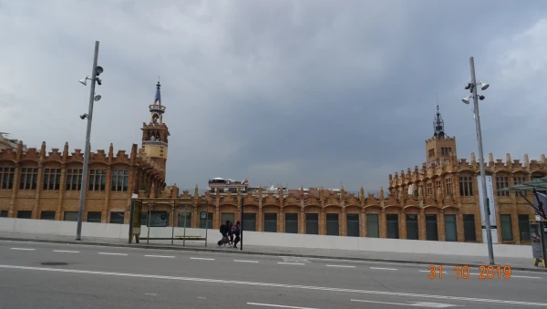 CaixaForum Barcelona: бывшая текстильная фабрика, ныне - художественная галерея...