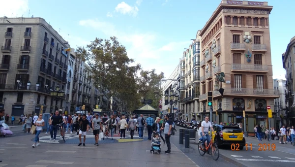 Rambla dels Caputxins. Casa Bruno Cuadros...