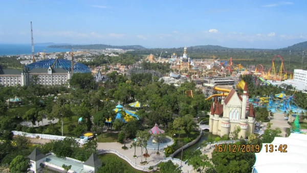 Парк развлечений Винперл Ленд (Vinpearl Land).