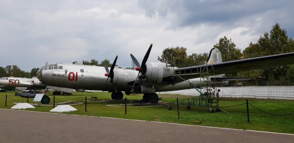 Открытая площадка: Ту-4, построенный на Куйбышевском авиазаводе в 1952 году. Единственный сохранившийся Ту-4 в России...