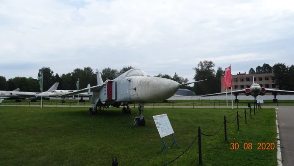 Су-24. Фронтовой бомбардировщик с крылом изменяемой стреловидности
