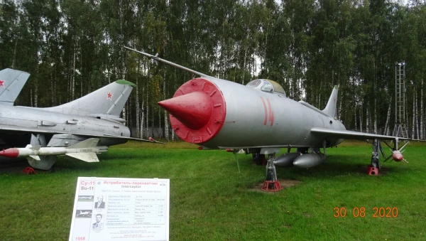 Истребитель-перехватчик Су-11