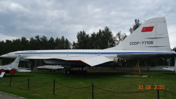 Сверхзвуковой пассажирский самолёт Ту-144