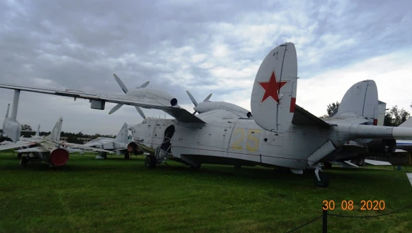 Противолодочный самолёт-амфибия Бе-12