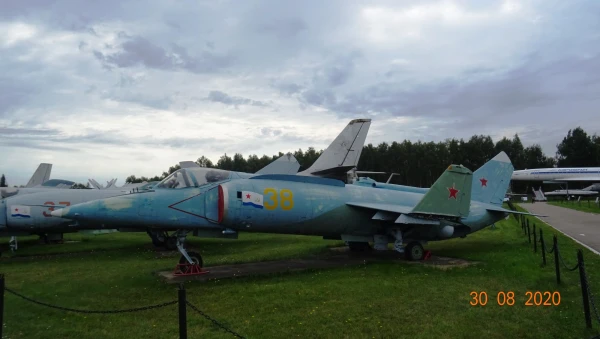 Палубный штурмовик Як-38