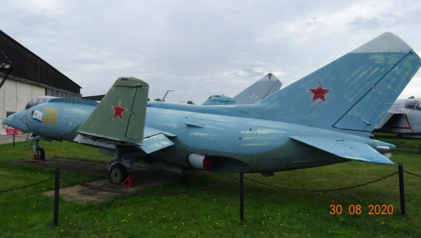 Палубный штурмовик Як-38
